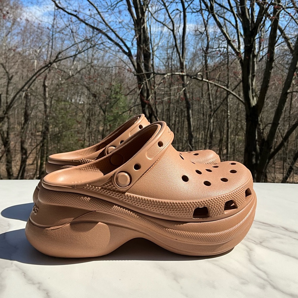Crocs Platform Clogs Nude Tan Women Size 37 Chunky Platform Sandals